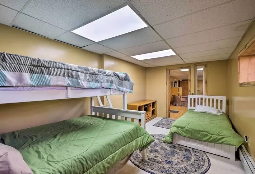 Wilmington Home W/ Game Room & Scenic Deck!