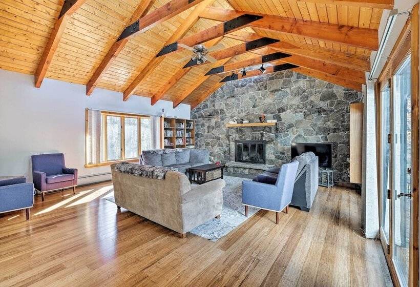 Wilmington Home W/ Game Room & Scenic Deck!