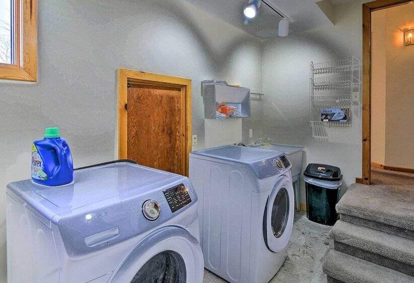 Wilmington Home W/ Game Room & Scenic Deck!