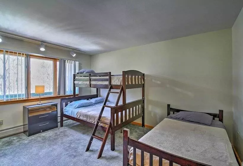 Wilmington Home W/ Game Room & Scenic Deck!