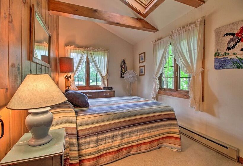 Waterfront Lake George Cabin: Walk To Water