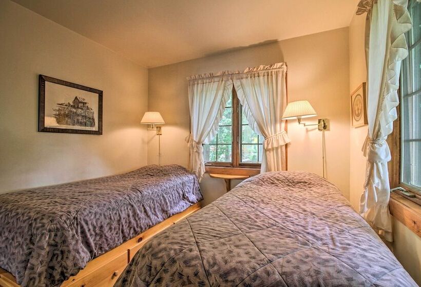 Waterfront Lake George Cabin: Walk To Water