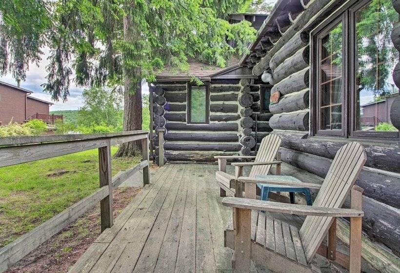 Waterfront Lake George Cabin: Walk To Water