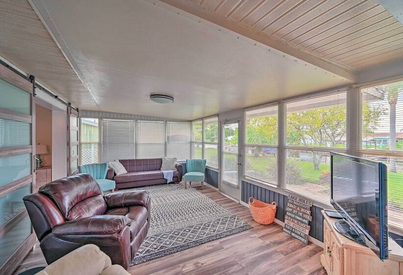 Waterfront Lake Placid Escape W/ Dock & Lanai