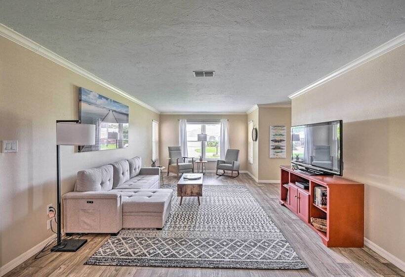 Waterfront Lake Placid Escape W/ Dock & Lanai