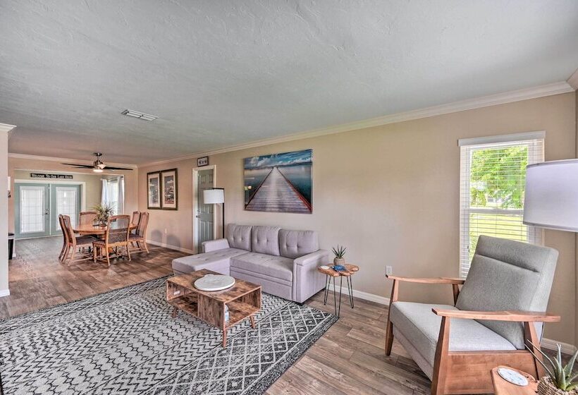 Waterfront Lake Placid Escape W/ Dock & Lanai