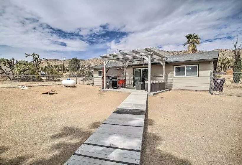Yucca Valley Oasis W/ Hot Tub, Near Joshua Tree!