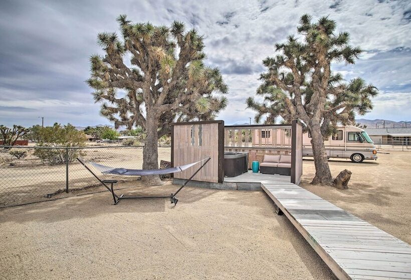 Yucca Valley Oasis W/ Hot Tub, Near Joshua Tree!