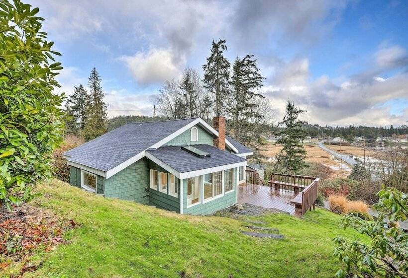 Anacortes Home: Short Walk To Similk Bay!