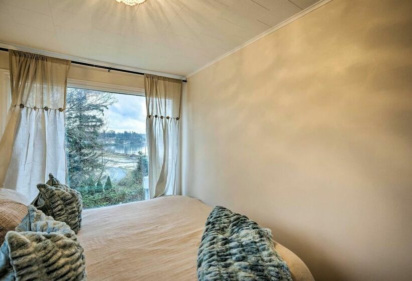 Anacortes Home: Short Walk To Similk Bay!