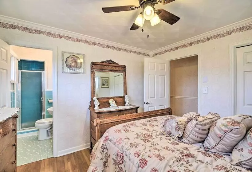 Bristol Retreat W/ Creek Access: 2 Mi To Dtwn