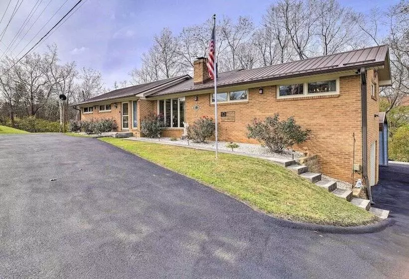 Bristol Retreat W/ Creek Access: 2 Mi To Dtwn