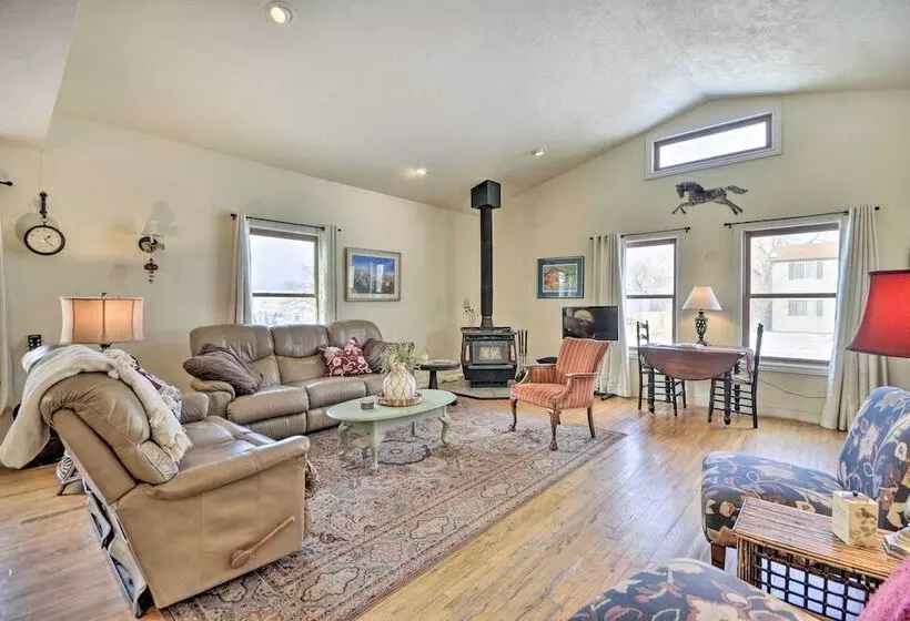 Charming Cody Home, Walk To Downtown!