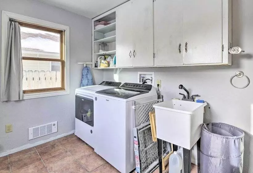 Charming Cody Home, Walk To Downtown!