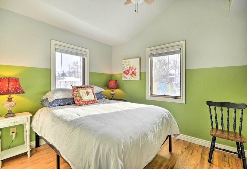 Charming Cody Home, Walk To Downtown!