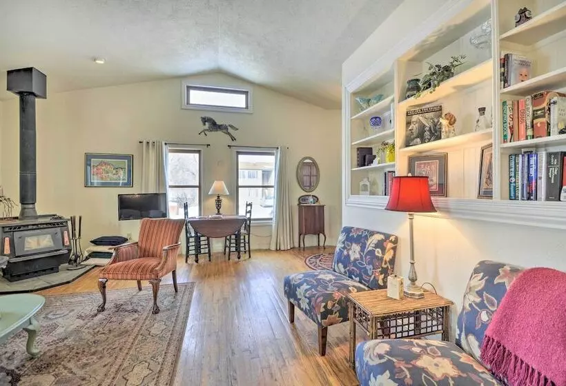 Charming Cody Home, Walk To Downtown!