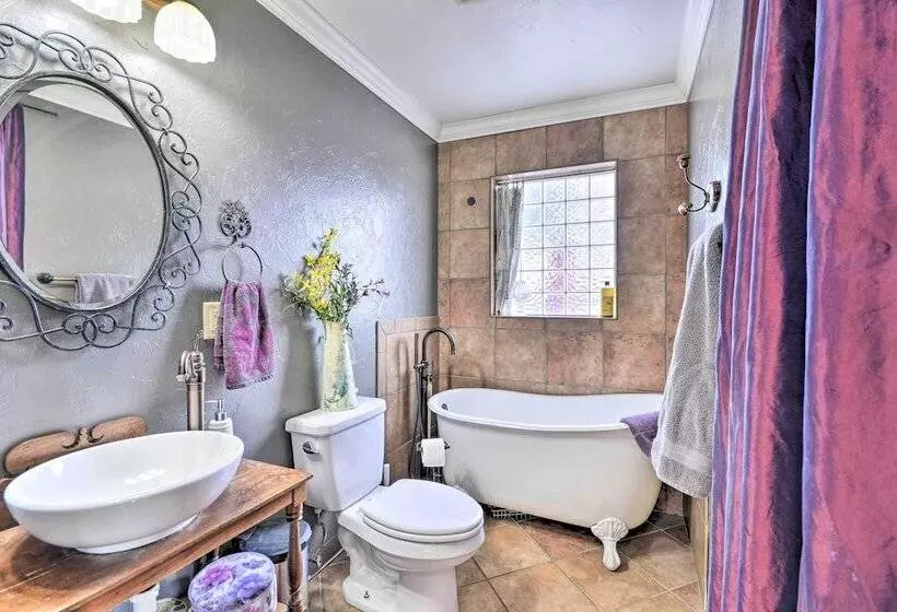 Charming Cody Home, Walk To Downtown!