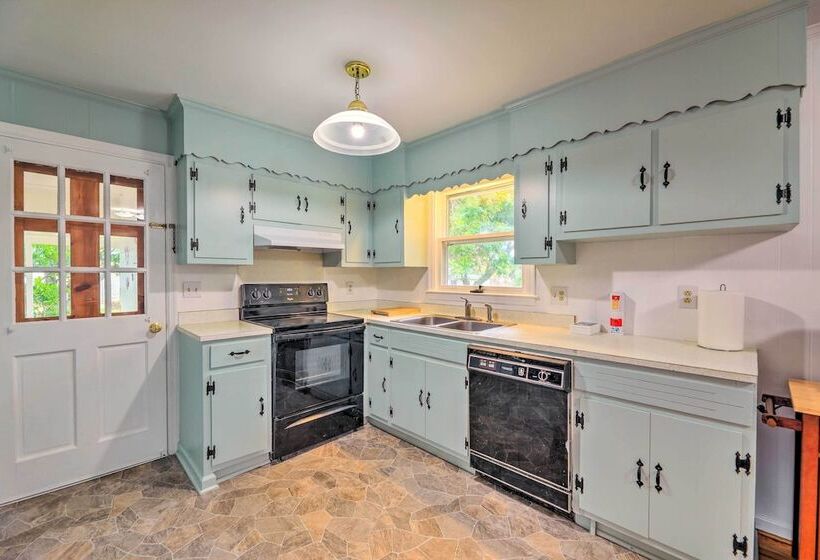 Charming Harkers Island Home Fish & Boat!