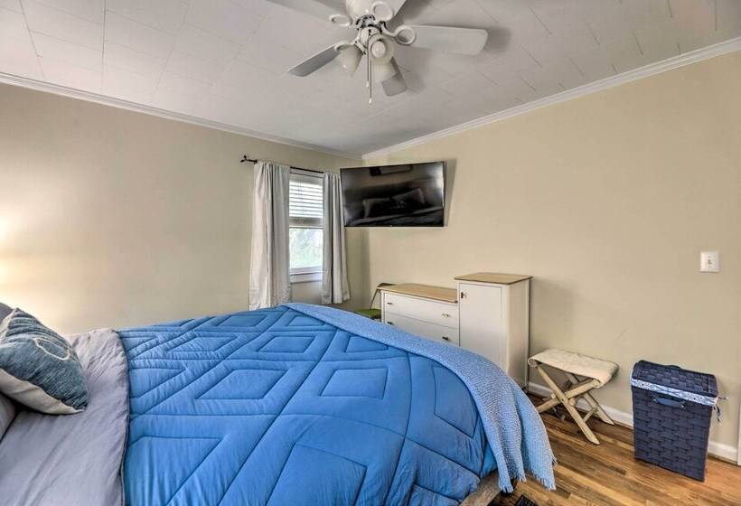 Charming Harkers Island Home Fish & Boat!