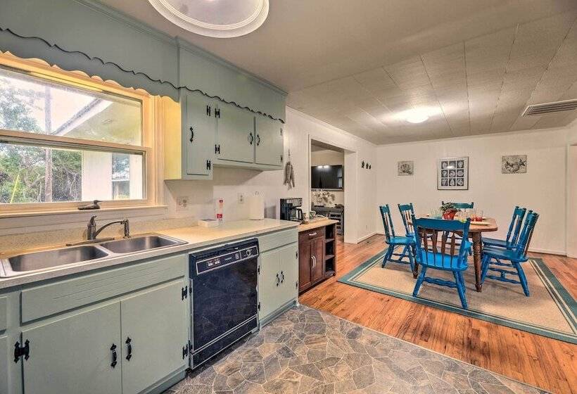 Charming Harkers Island Home Fish & Boat!