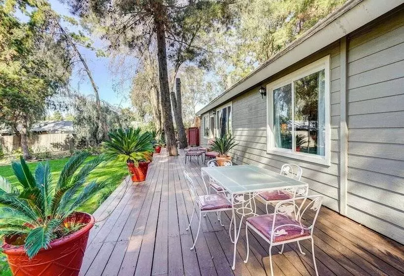 Fallbrook Vacation Rental: 3 Mi To Wineries!