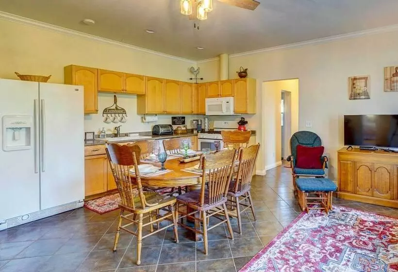 Fallbrook Vacation Rental: 3 Mi To Wineries!