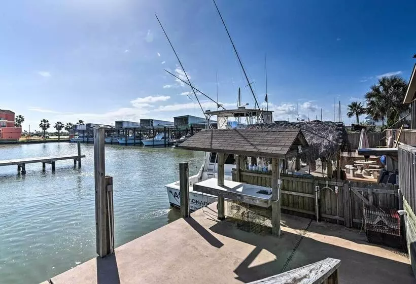 Freeport Home W/ Boat Dock < 2 Mi To Beach!