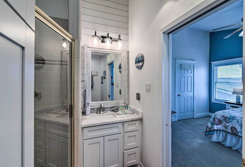 Freeport Home W/ Boat Dock < 2 Mi To Beach!