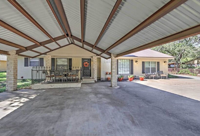 Glen Rose Ranch House Walk To Downtown!