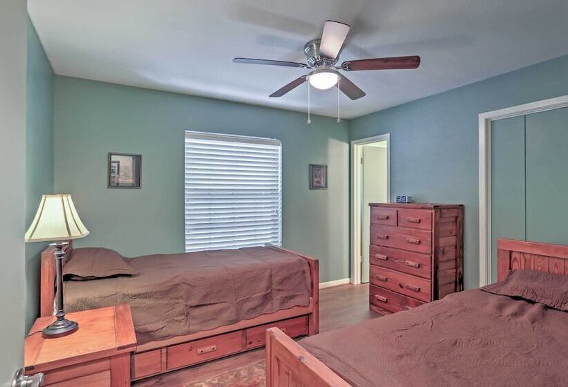 Glen Rose Ranch House Walk To Downtown!