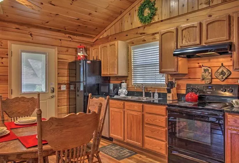 Hidden Springs Cabin W/ Hot Tub, 2 Mi To Dollywood