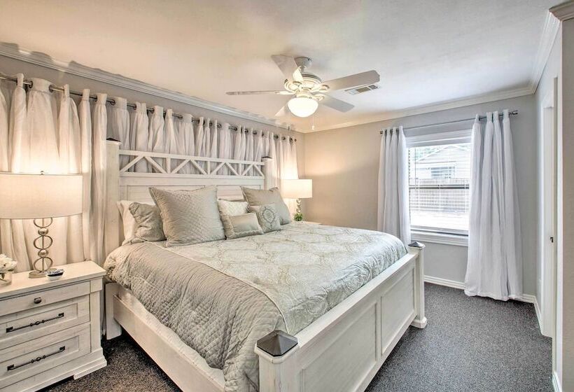 Kayaks & Dock: Lakefront Hot Springs Hideaway