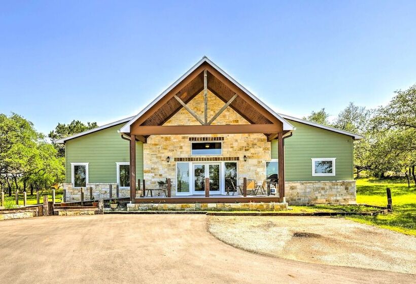 Johnson City Home W/ Hot Tub   Close To Wineries!