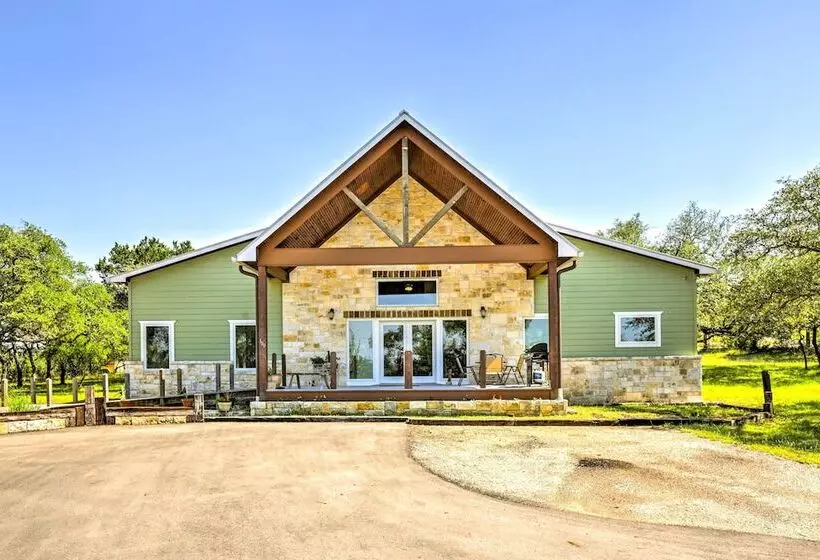 Johnson City Home W/ Hot Tub   Close To Wineries!