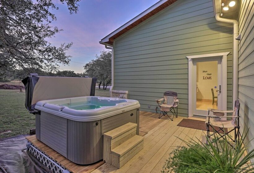 Johnson City Home W/ Hot Tub   Close To Wineries!