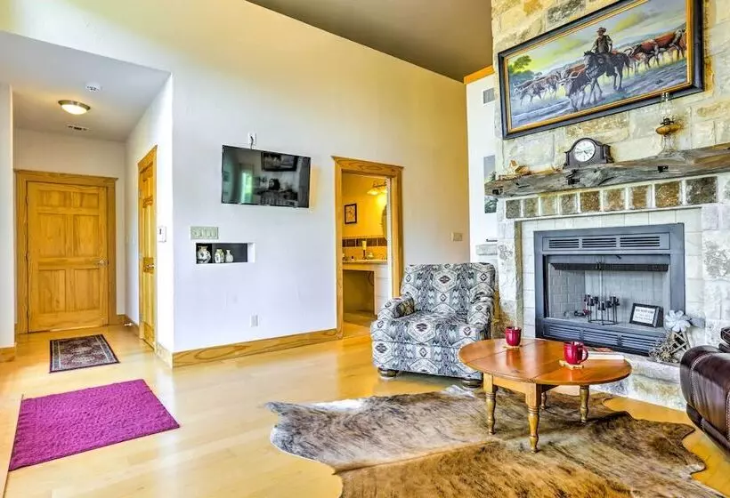 Johnson City Home W/ Hot Tub   Close To Wineries!