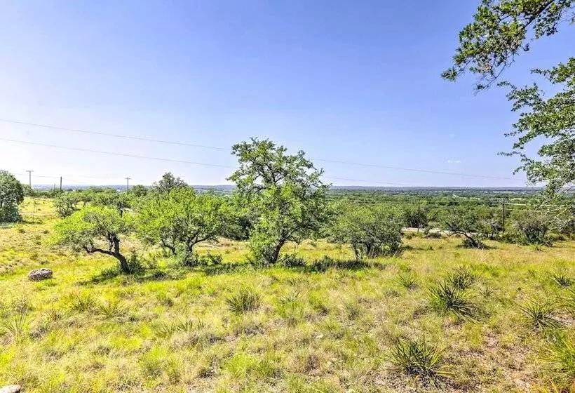 Johnson City Home W/ Hot Tub   Close To Wineries!