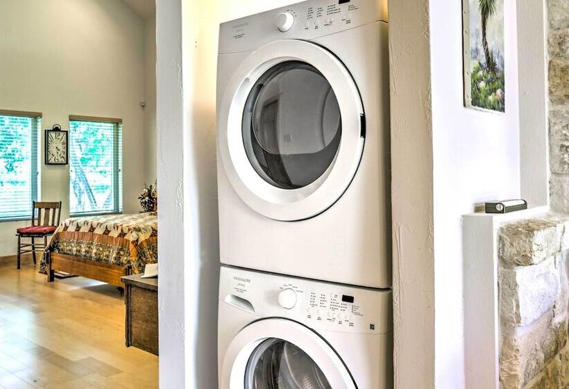 Johnson City Home W/ Hot Tub   Close To Wineries!