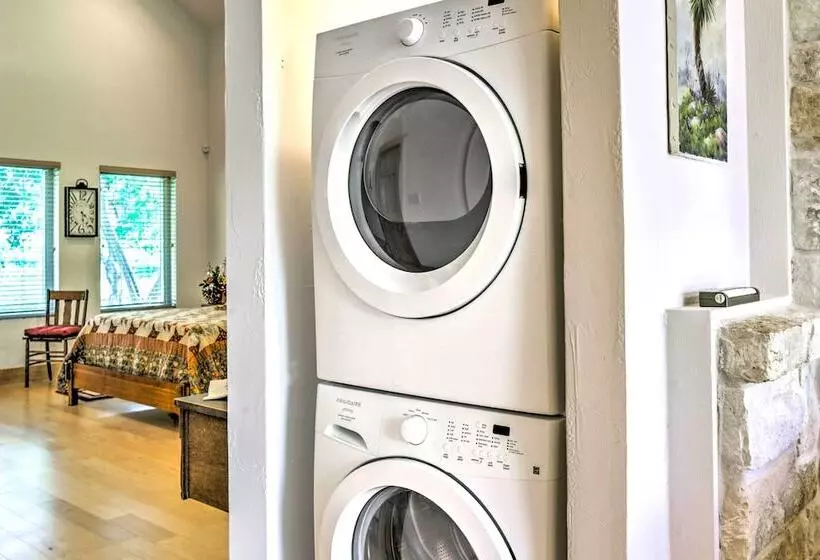 Johnson City Home W/ Hot Tub   Close To Wineries!