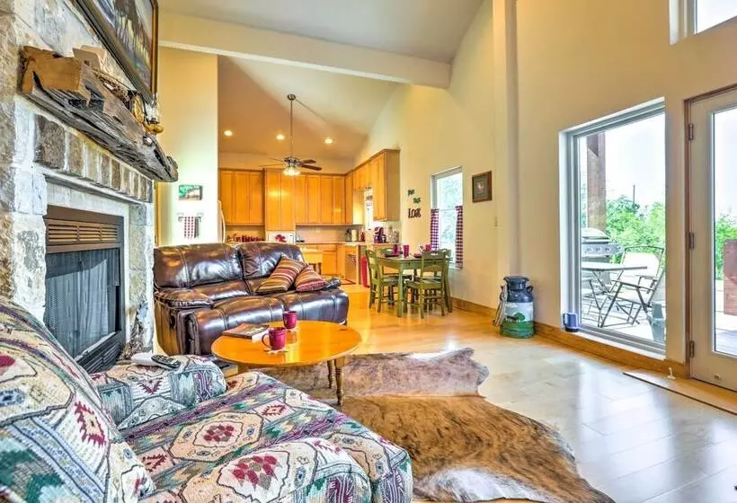 Johnson City Home W/ Hot Tub   Close To Wineries!