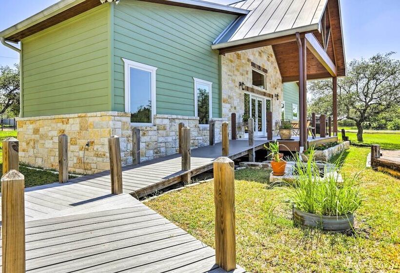 Johnson City Home W/ Hot Tub   Close To Wineries!