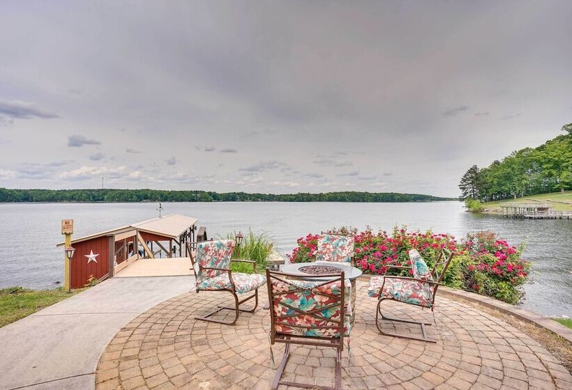 Dock & Kayaks: Lakefront Roanoke Rapids Home