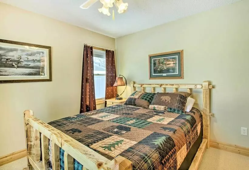 Lakefront Isle Escape W/ Dock + Fire Pit!