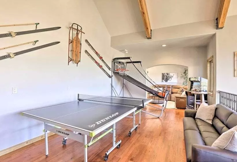 Cabin W/ Game Room & Mtn Views In Silverthorne!