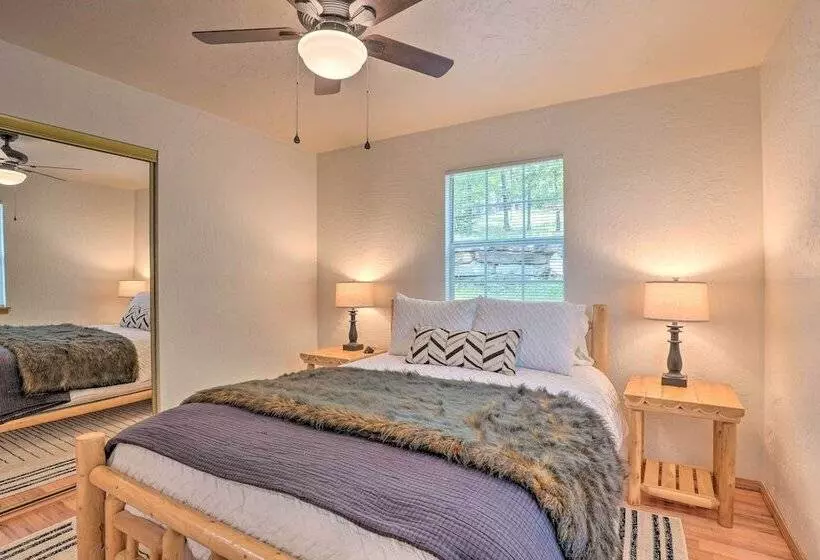 Lush Garfield Cabin W/ Community Pool & Lake!