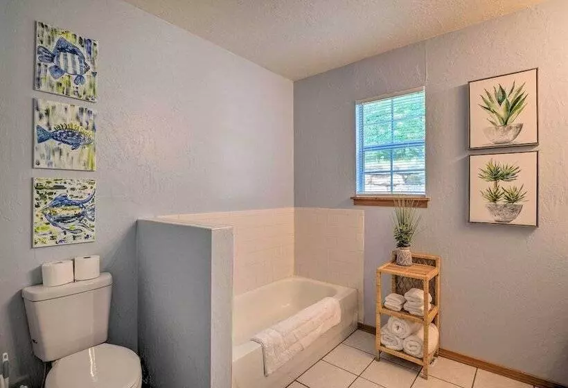 Lush Garfield Cabin W/ Community Pool & Lake!