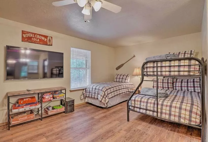 Lush Garfield Cabin W/ Community Pool & Lake!