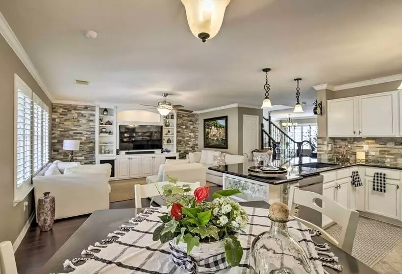 Luxe Home 30 Miles To Houston W/ Pool & Grill