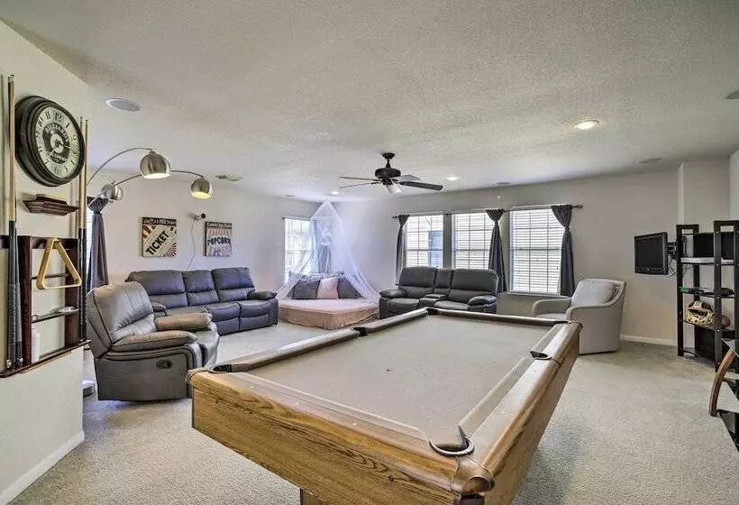 Luxe Home 30 Miles To Houston W/ Pool & Grill