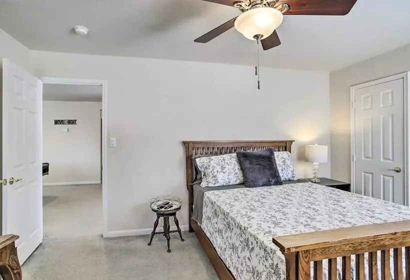 Luxe Home 30 Miles To Houston W/ Pool & Grill